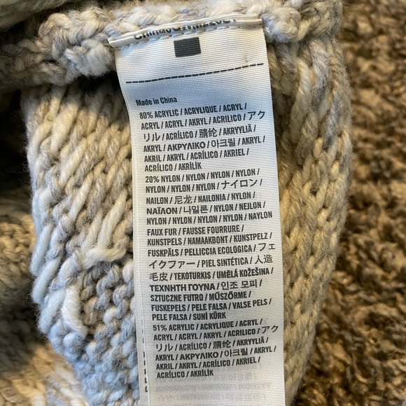 BOGO Hollister Pom Pom Toque - Picture 4 of 6